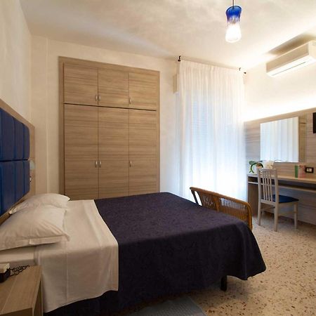 Hotel Onda Marina Мисано Адриатико Екстериор снимка